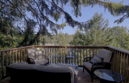 Clarington Location De VR | Escape to a Charming Treehouse Nestled on a Peaceful Estate in Clarington