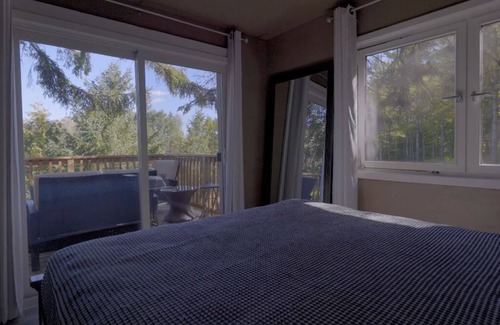 Clarington Location De VR | Escape to a Charming Treehouse Nestled on a Peaceful Estate in Clarington