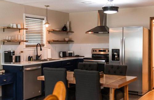 East Riverside Maison | Escape to a Restored 1920s East Waco Bungalow