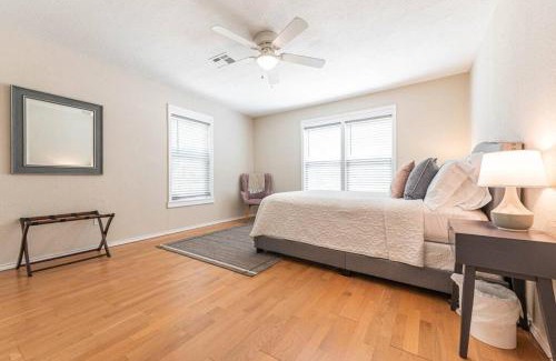 East Riverside Maison | Escape to a Restored 1920s East Waco Bungalow