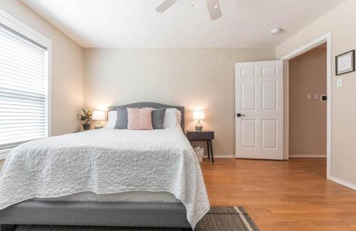 East Riverside Maison | Escape to a Restored 1920s East Waco Bungalow