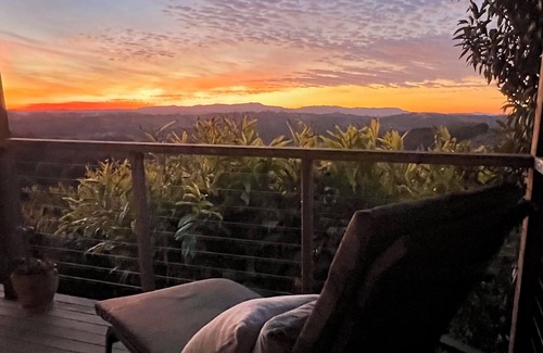 Bangalow Appartement | Newrybar studio à Bangalow / Byron Hinterland avec une vue imprenable, sauna privé