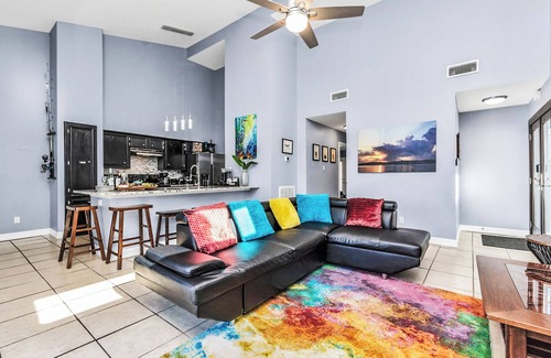 Oakhurst Villa | Escape to Dockside -Lakefront Villa on Livingston