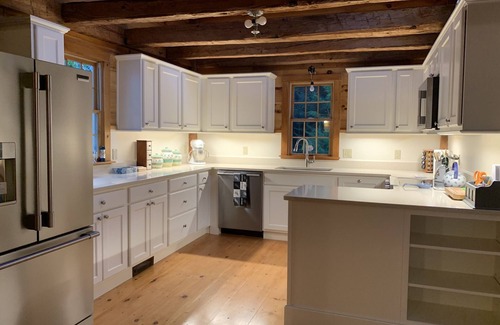 Henniker Maison | Escape to Lakeside Country Home in New Hampshire