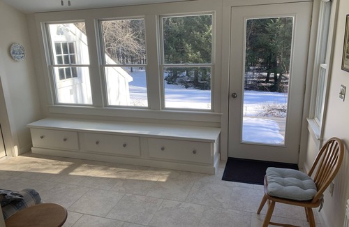 Henniker Maison | Escape to Lakeside Country Home in New Hampshire