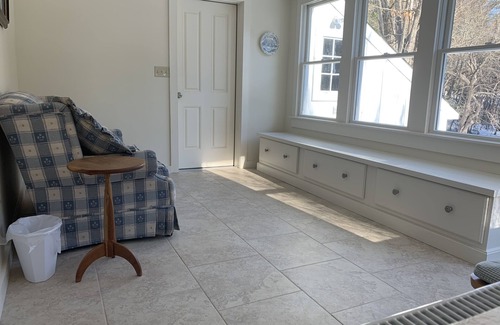 Henniker Maison | Escape to Lakeside Country Home in New Hampshire