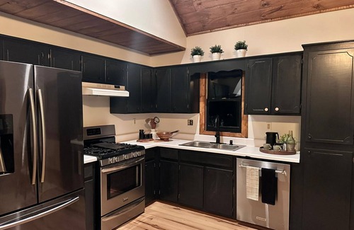 Walnut Mountain Cabine | Escape to Paradise at Cabana Dreams - Your Ultimate Vacation Retreat!