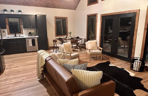 Walnut Mountain Cabine | Escape to Paradise at Cabana Dreams - Your Ultimate Vacation Retreat!