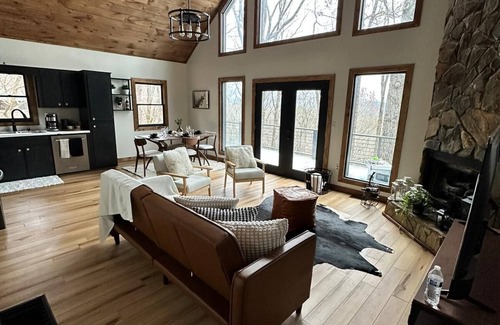 Walnut Mountain Cabine | Escape to Paradise at Cabana Dreams - Your Ultimate Vacation Retreat!