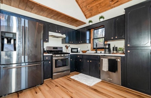 Walnut Mountain Cabine | Escape to Paradise at Cabana Dreams - Your Ultimate Vacation Retreat!