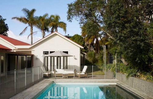 Whakamarama Cottage | Escape to the charming Morning Tide Studio