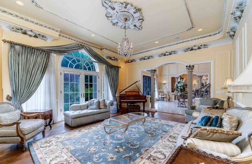 Glen Head Maison | Villa East! Hamptons Style Villa, Heated Pool & Spa