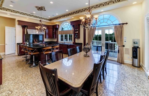 Glen Head Maison | Villa East! Hamptons Style Villa, Heated Pool & Spa