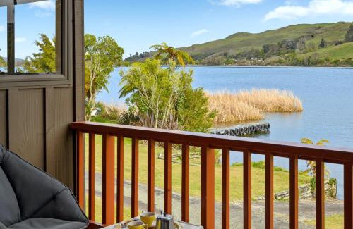 Okere Falls Maison | Escape to the Lake - Lake Rotoiti Bach