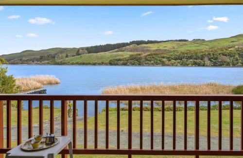Okere Falls Maison | Escape to the Lake - Lake Rotoiti Bach