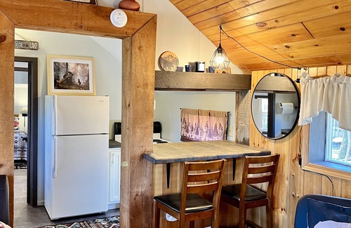Altmar Cottage | Lakefront Cottage, idéal pour la pêche, la détente ou la motoneige # 2