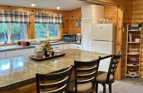 Winamac Cabine | Escape to The Riverside Hideaway - A Cozy Cabin With River Views!