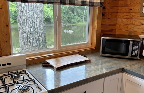 Winamac Cabine | Escape to The Riverside Hideaway - A Cozy Cabin With River Views!