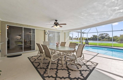 Caloosahatchee Maison | Escape to this charming 3-bedroom house in Cape Coral