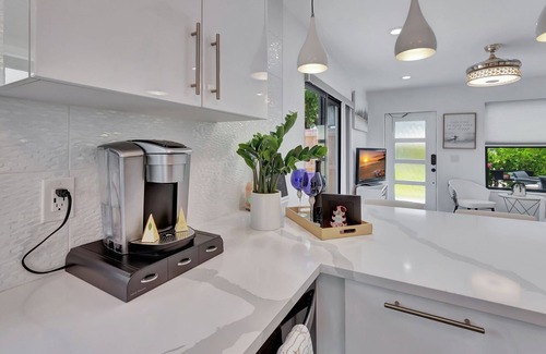Delray Beach Maison | Escape to Your Beachside Oasis – Mid-Century Modern Meets Coastal Luxury