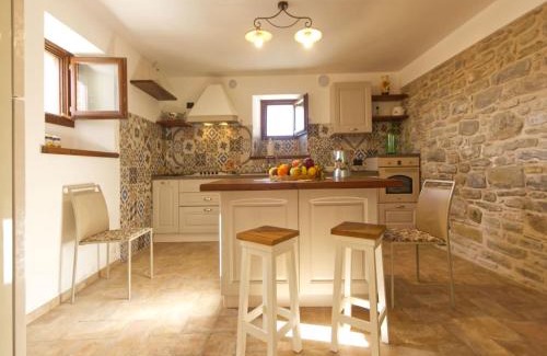 Carpegna Maison | Escape with Pool & WiFi