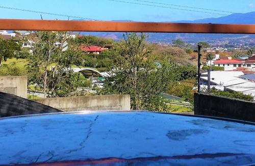 Guachipelin Appartement | Escazú Container Studio #5 Great Space & Location!