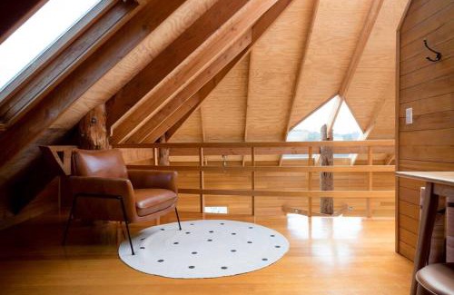 Blackstone Heights Maison | Esk Treehouse Cabin Unique Home with River Views