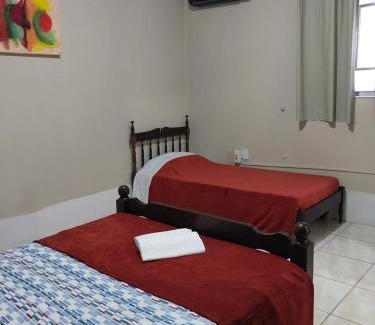 Centro Maison | Espaço básico e funcional com 2 ambientes, sem fogão, bem localizado, zona nobre, com garagem