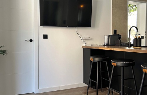 Chana Appartement | Espectacular Apartamento en el Centro con un Patio Maravilloso y Balcón!