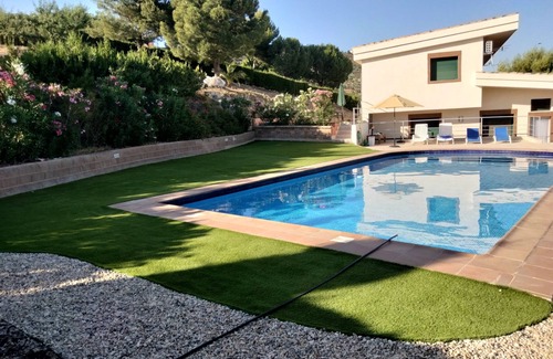 Huelma Maison | Espectacular y Acogedor Alojamiento Rural La Viña del Cerezo