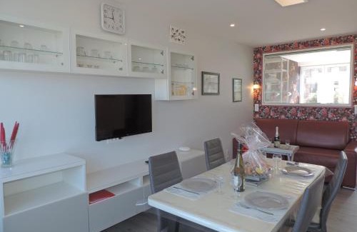 Le Treport Appartement | ESPLANADE FRONT DE MER 109 1er Etage Lit fait wifi Taxe de Séjour incluse