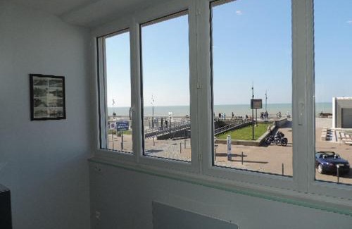 Le Treport Appartement | ESPLANADE FRONT DE MER 113 1er Etage Lit fait WIFI Taxe de séjour incluse