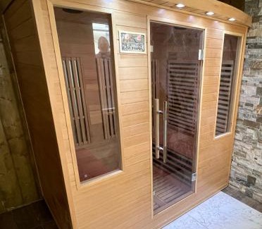 Mulhouse Appartement | Esprit Violet - Joli Studio Salengro - Sauna & Sport club