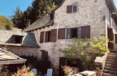 Le Nayrac Villa | Maison de Campagne atypique en Aubrac, charme cheminée-piscine-spa-discothèque