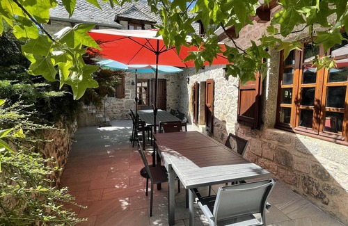 Le Nayrac Villa | Maison de Campagne atypique en Aubrac, charme cheminée-piscine-spa-discothèque