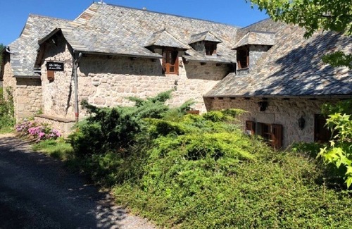 Le Nayrac Villa | Maison de Campagne atypique en Aubrac, charme cheminée-piscine-spa-discothèque