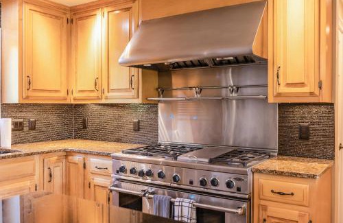 Newburgh Maison | Estate with pool on 11 beautiful acres