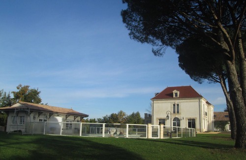 Bergerac Maison | Domaine avec tennis et piscine dans un parc de 6 hectares