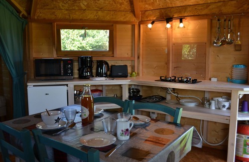 Avesnes-en-Val Cabine | Domaine avec cabanes en bois, proche de la mer, mini-ferme, jeux
