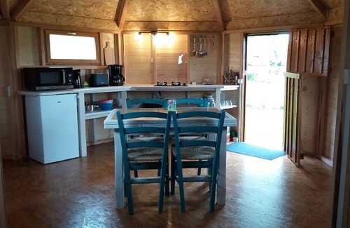 Avesnes-en-Val Cabine | Domaine avec cabanes en bois, proche de la mer, mini-ferme, jeux