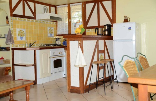 Saint Palais Cottage | Estuaire Gironde - Proche BLAYE Dans les vignes à 1 km tous commerces Gite 75m²