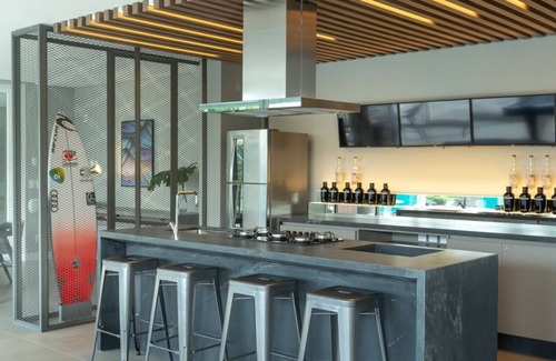 Centro Appartement | Estudio Moderno em Florianópolis, Vista Mar, Food Hall Patio Milano