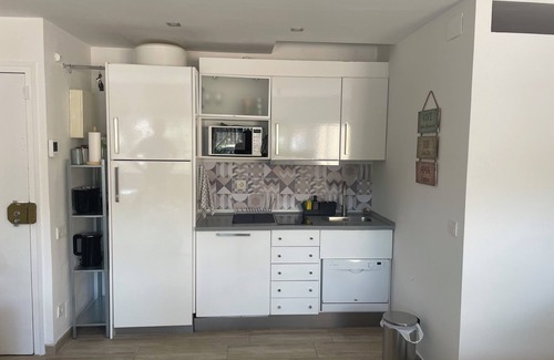 Castelldefels Appartement | Estudio Reformado Totalmente Equipado a 100 Metros de la Playa con Piscina