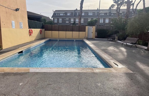 Castelldefels Appartement | Estudio Reformado Totalmente Equipado a 100 Metros de la Playa con Piscina
