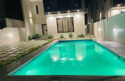 Adenta Maison | ET Luxe Abode, Prvt Pool, Starlink WiFi, Gen, W/D