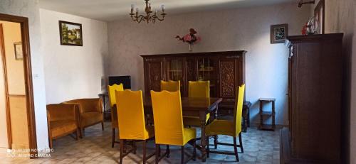 Fleury-les-Aubrais Maison | Etablissement commun avec chambre privé tranquille avec jardin a 10 min a pied de la gare de Fleury-les-Aubrais et 2 min d Orléans