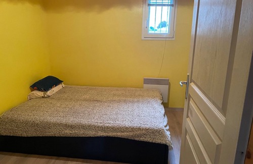Saint-Andre-de-Cubzac Lit Et Petit-Déjeuner | Etage de 60m2 à votre entière disposition, comprenant 3 chambres, 1 sdb, WC