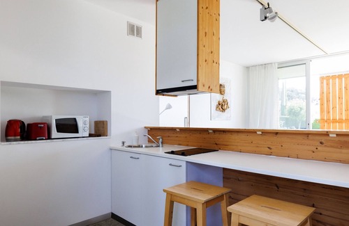 Pentakomo Appartement | Eunoia | One-Bedroom Apartment, Art by PraXis Apartments
