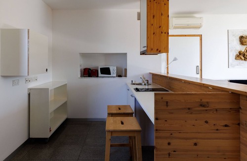 Pentakomo Appartement | Eunoia | One-Bedroom Apartment, Art by PraXis Apartments