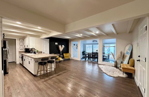 Southeast Maison | ✨European Style Hideaway💝Central Location⭐GameRoom⭐Free Wine⭐Fast Wifi⭐NetFlix